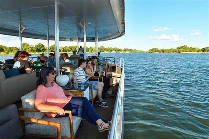 4-Day Victoria Falls and Hwange National Park Tour - Day 1 pacing and service: getting from hotel to falls to dinner without hassle