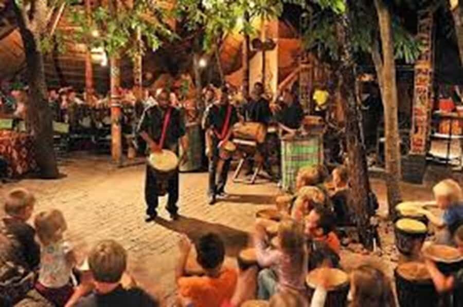 Boma Dinner & Drum Show - The show: drums, face paint, and dance that involve you