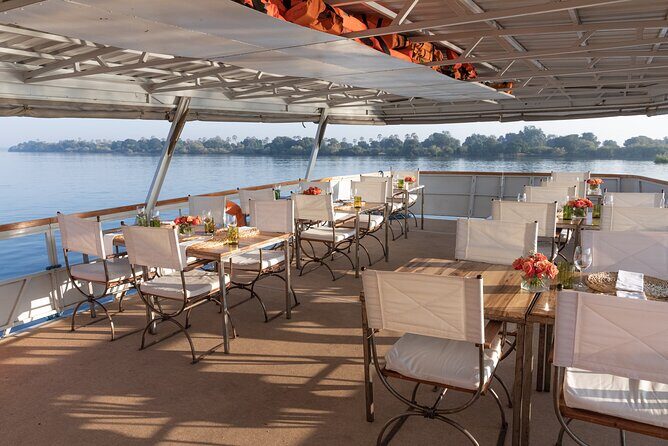 Dinner Cruise on the Zambezi River - First impressions: a 5 pm cruise built for sunset
