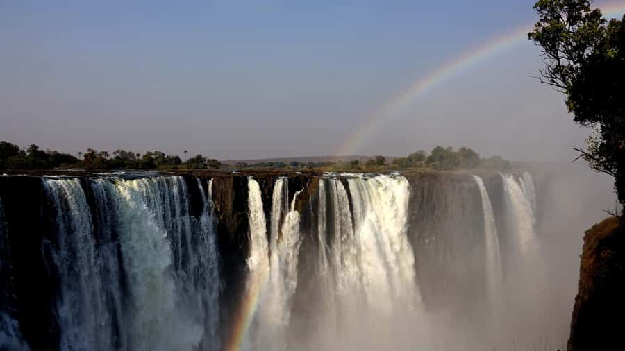 GUIDED TOUR OF THE VICTORIA FALLS ON THE ZAMBIAN SIDE - Photo-Ready Moments and How to Handle the Mist