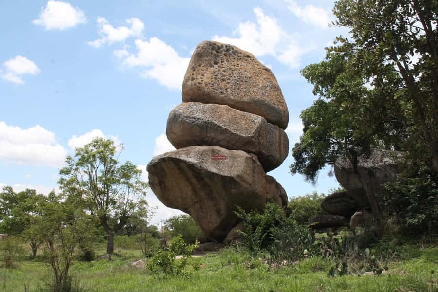 HARARE CITY TOUR ADVENTURES !! - Balancing Rocks Park Safari: The First Wow Moment