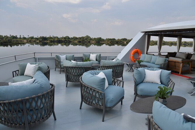 Pot & Signature Cruise Experience on the Zambezi River - Your 4pm Start on the Zambezi Explorer: What the Cruise Is Like