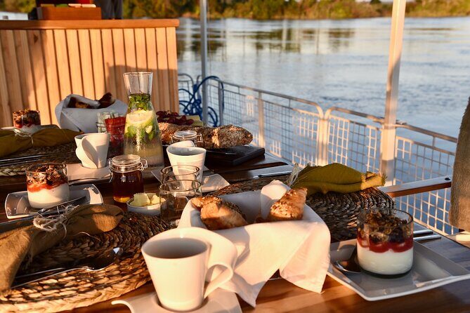 Private Sunrise Cruise on the Zambezi River - Private Sunrise Cruise on the Zambezi: what it’s really like at 6:00 am