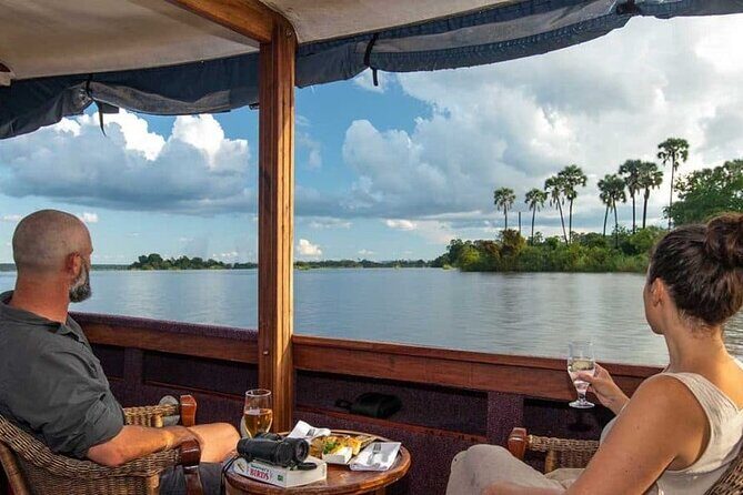 Ra-Ikane Luxury Sunset Cruise Victoria Falls - Food and drinks: snacks that actually feel like a treat