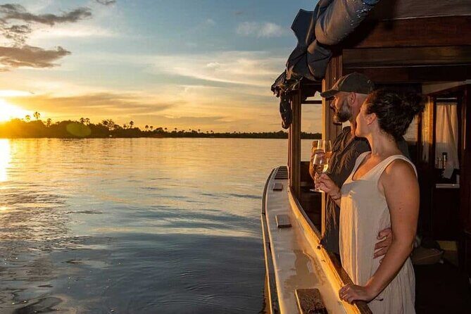 Ra-Ikane Luxury Sunset Cruise Victoria Falls - The crew dynamic: when spotting wildlife becomes part of the fun