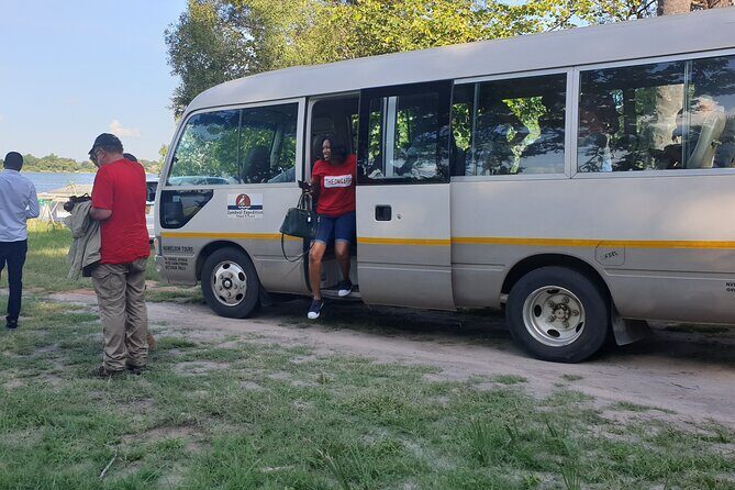 Victoria Falls Airport Transfer - VIP Comfort on the Ride: Cars, Luggage, and a Friendly Driver