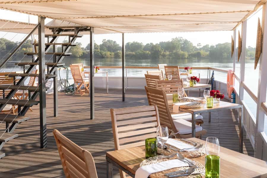Victoria Falls: Dinner Cruise on the Zambezi River - Who should book this cruise (and who might skip it)