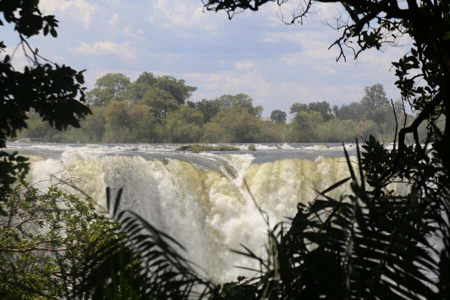 Victoria Falls Guided Tour with High Tea - High tea at the Victoria Falls Hotel: comfort after the mist