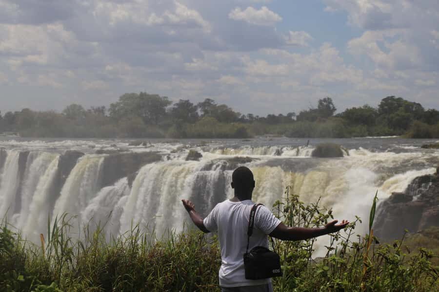 Victoria Falls Guided Tour with High Tea - Should you book the Victoria Falls Guided Tour with High Tea?