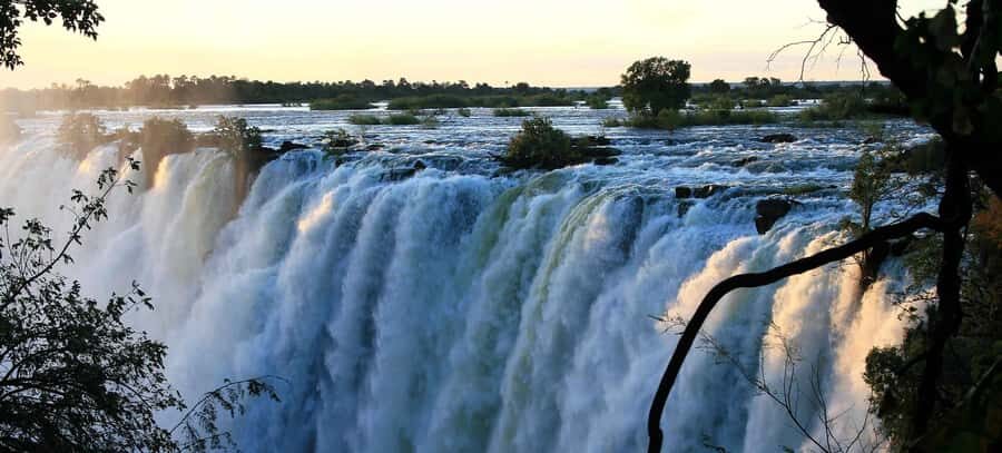 Victoria Falls Town: Victoria Falls Guided Sunrise Tour - The 2-Hour Guided Walk: Views, Wildlife, and Forest Details