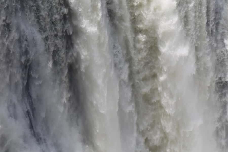 Zimbabwe & Zambia: Guided Tour of the Falls from Both Sides - Why seeing Victoria Falls from both borders feels smarter