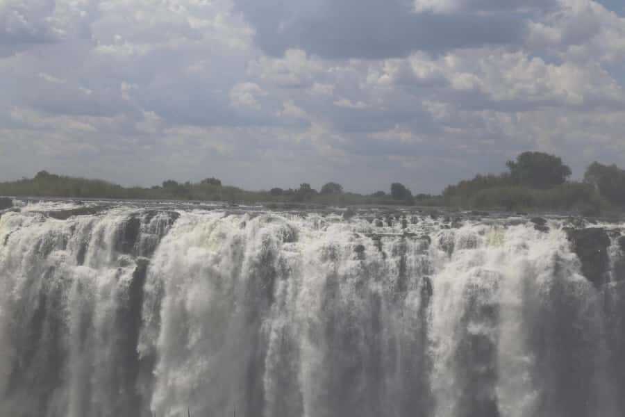 Zimbabwe & Zambia: Guided Tour of the Falls from Both Sides - Market stop: buying a memento without overthinking it