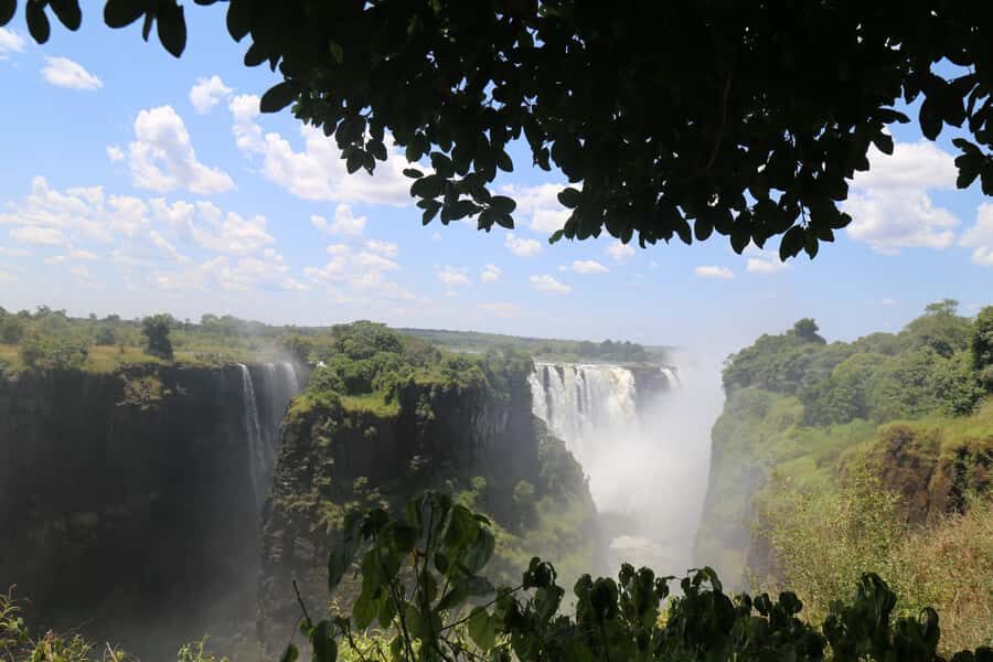 Zimbabwe & Zambia: Guided Tour of the Falls from Both Sides - Raincoats, water, and the clothes question you’ll have at 10 a.m.