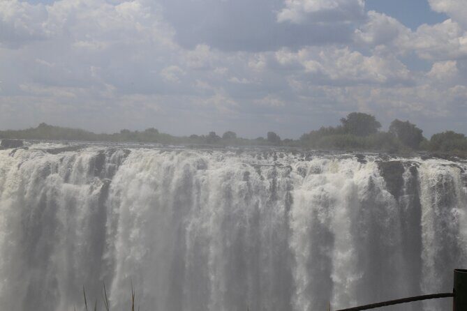 Zimbabwe & Zambia side Private Guided Tour of the Falls - Season reality check: mist can change your photos